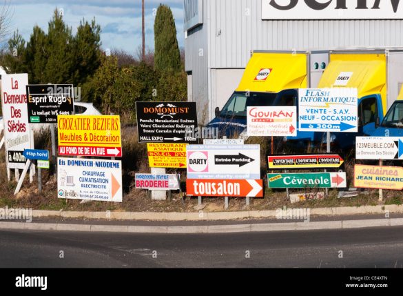 Dynamic Roadside Signage for Property Advertising